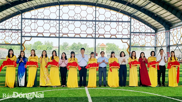 Tập đoàn Phong Thái khánh thành sân vận động đa năng cho người lao động